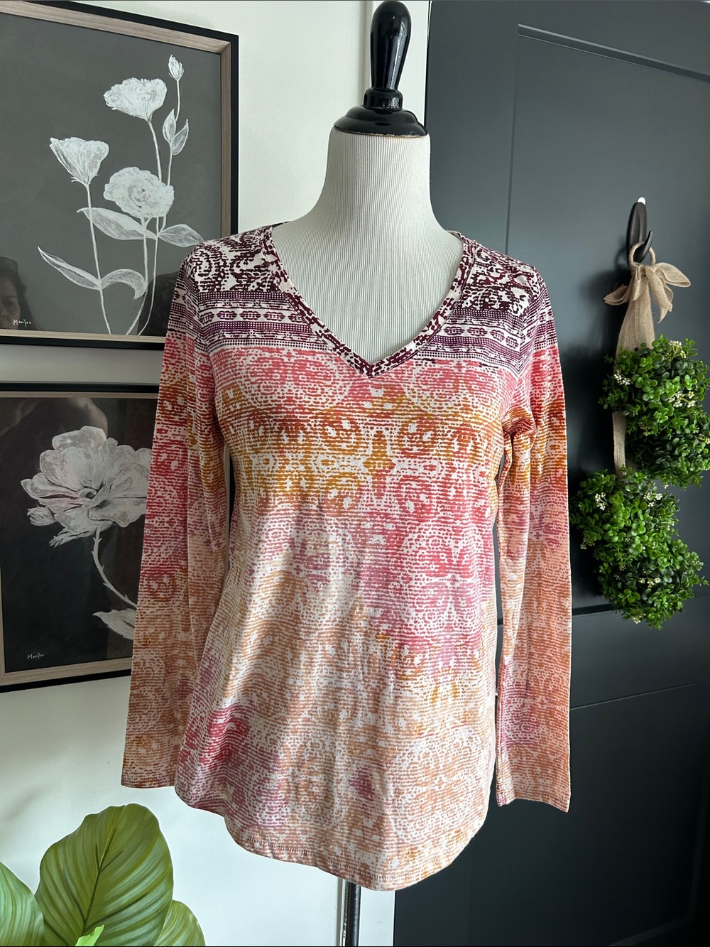 🆕🌺 M V-Neck Long Sleeve Ombre Print Top - Pink plum & Orange